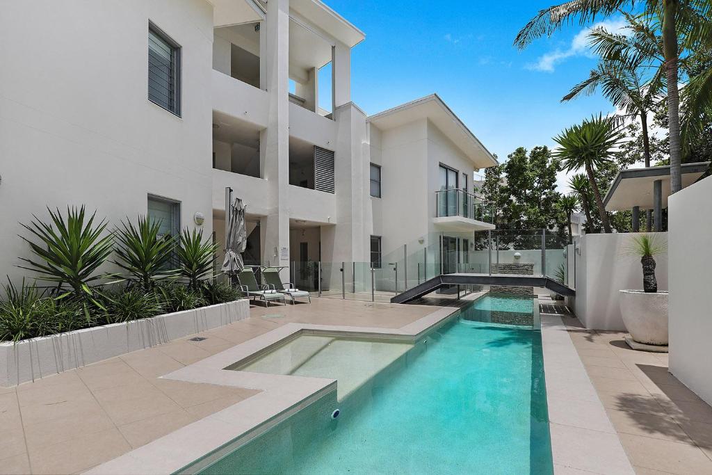 Sunshine Beach Retreat - 3 Bedroom Family Apartment - Wifi - Netflix - 2 Cars — Hotel in Sunshine Coast