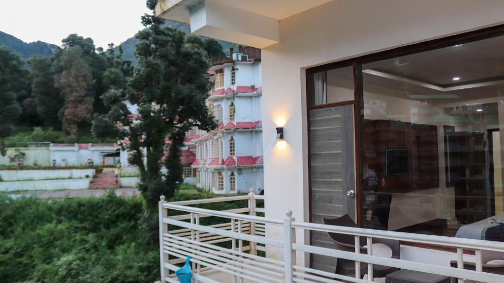 AK Continental - Mcleodganj photo