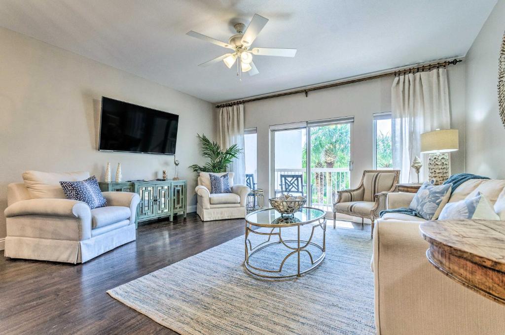 Classy Resort Condo with Balcony Walk to Beach, Destin