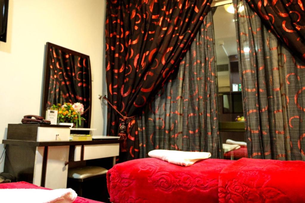 Karoon Hotel photo