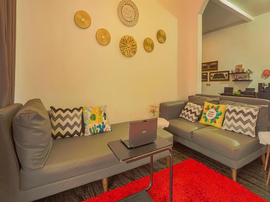 OYO 90684 Happy Homestay Syariah