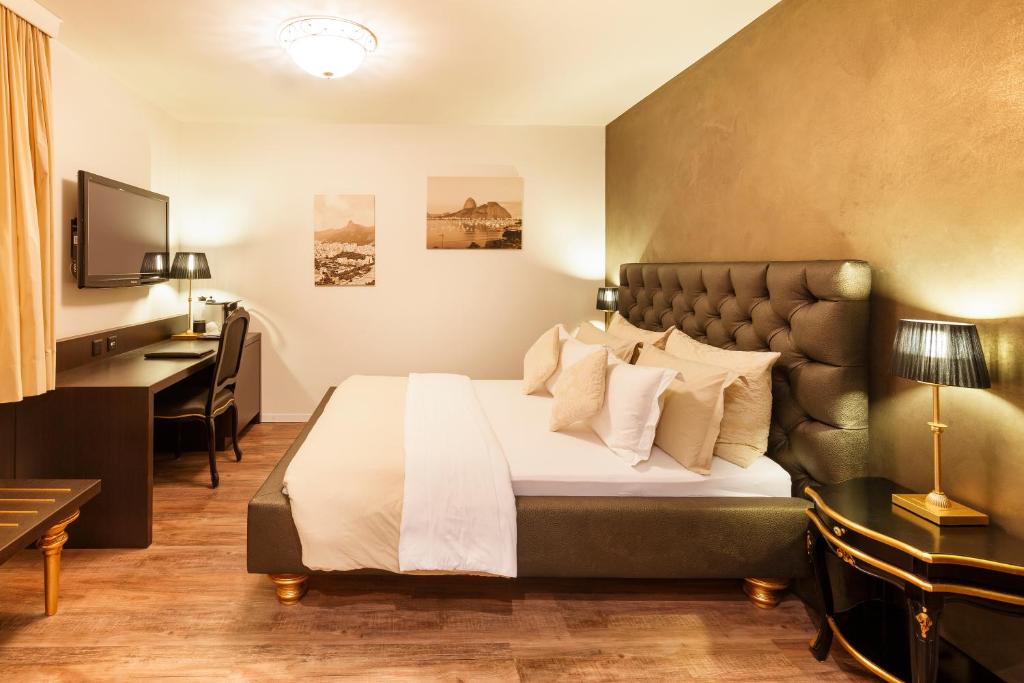Business Hotel First photo