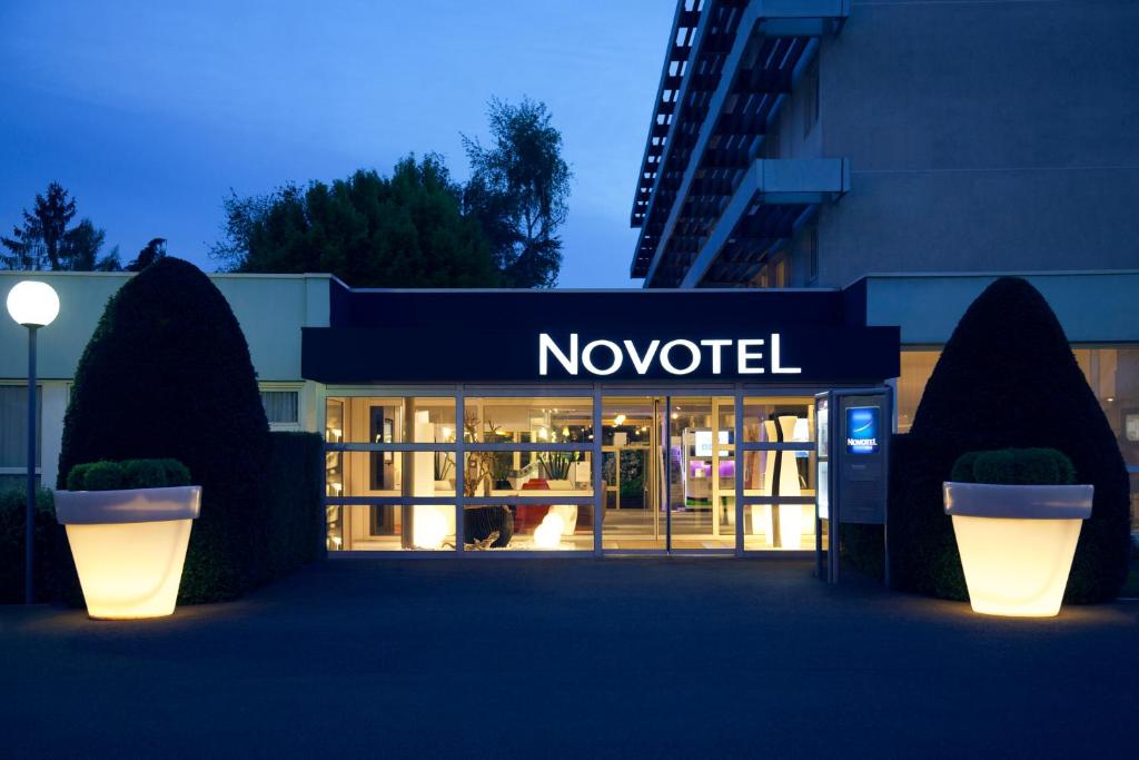 Novotel Poissy Orgeval エントランス