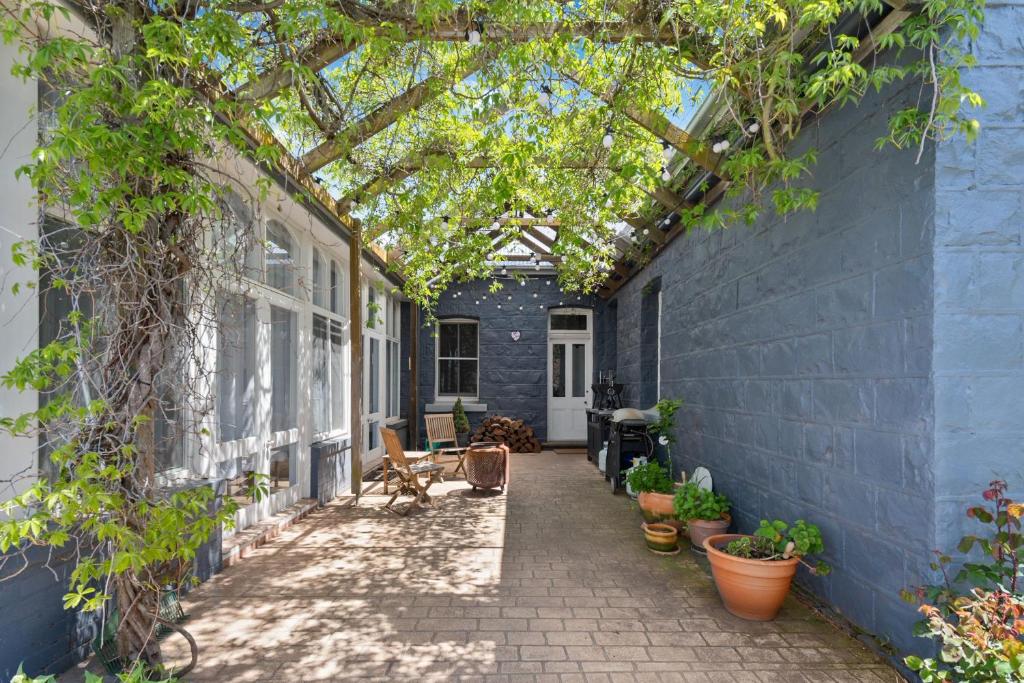 Lucknow Loft Rural Getaway in Millthorpe, Australia reviews