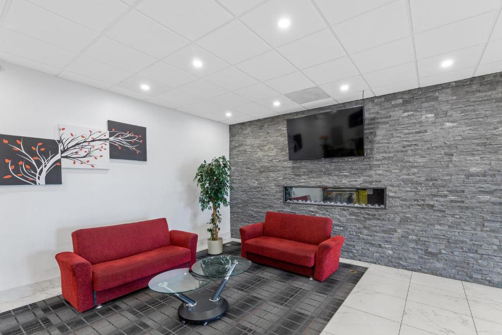 Emerald Hotel and Suites