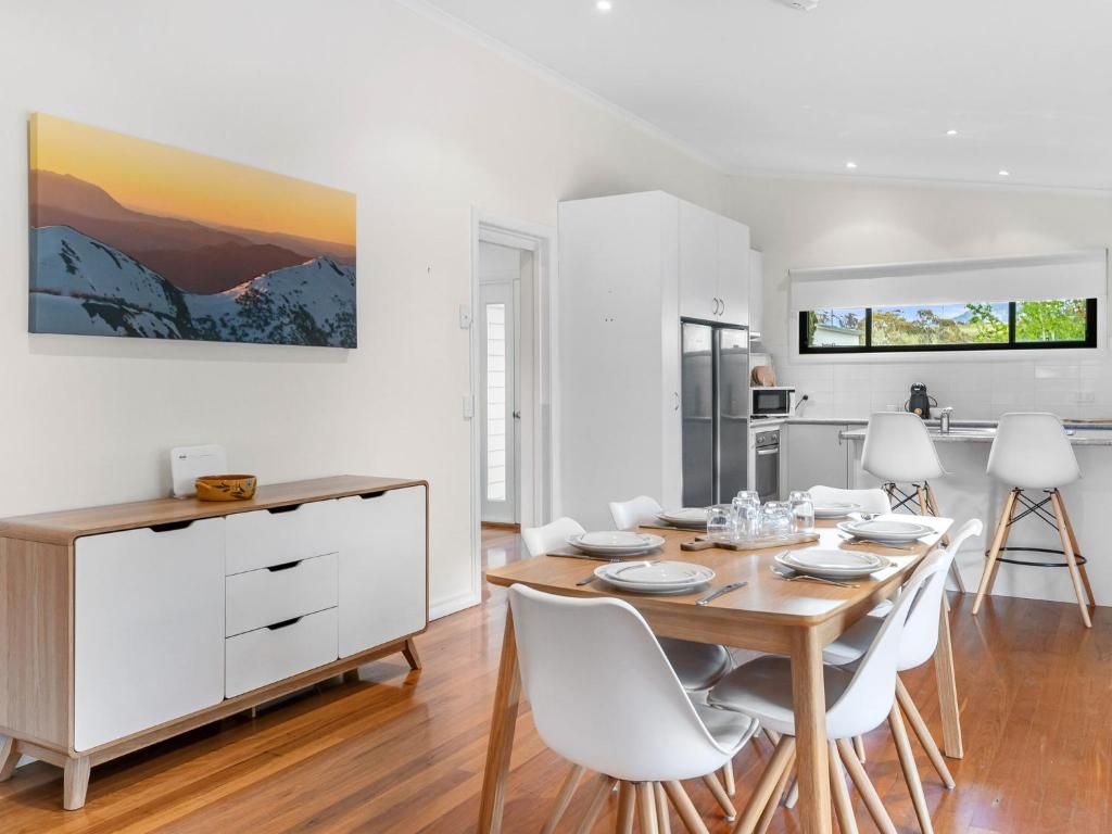 Jillamatong 14 - 3BR House l Pet Friendly l Fenced Backyard l WiFi, Jindabyne