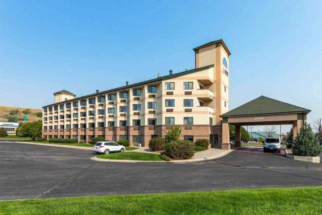 Comfort Inn and Suites Market - Airport photo