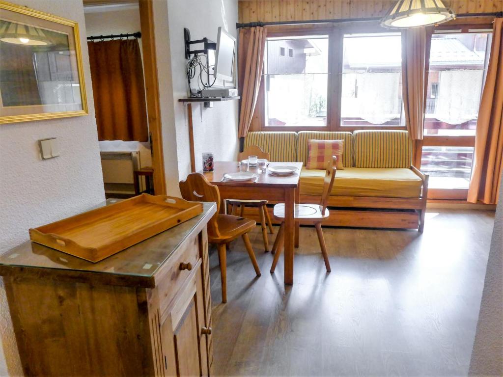 Apartment Les Jardins du Mont-Blanc-5 by Interhome - 2