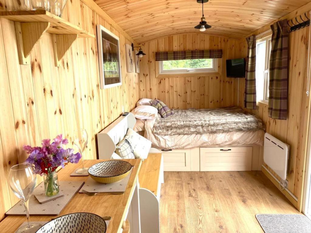 Woodhead Shepherds Hut - Sleeps 2 - Mailer Farm, Perth