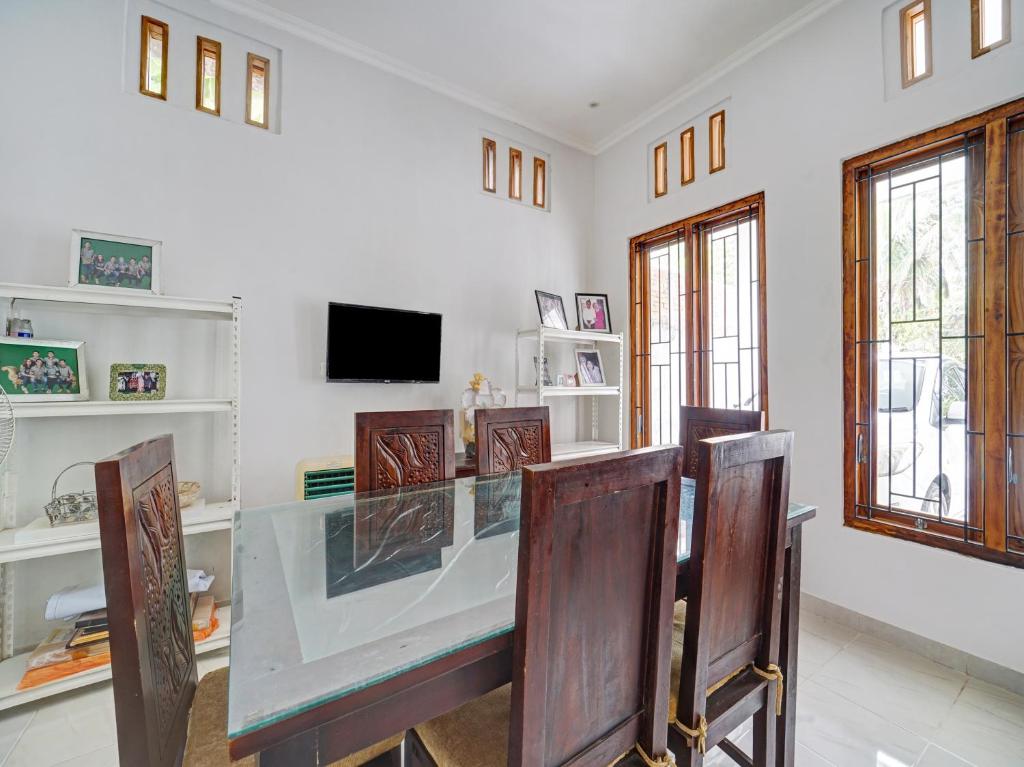 RedDoorz at Omah Candi Sari near Airport YIA