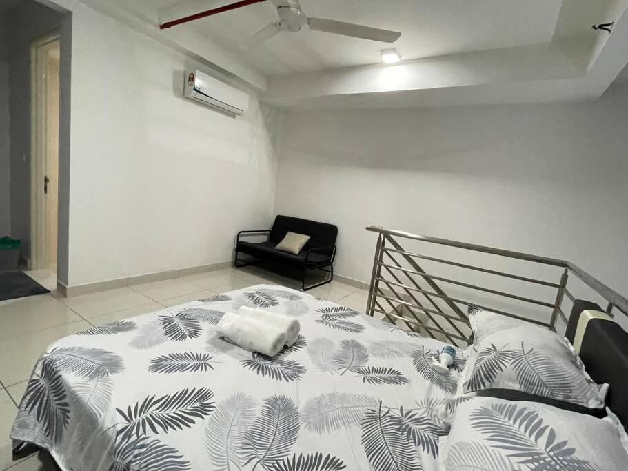 Minimalist Loft5 DeCentrum WifiNetflix photo