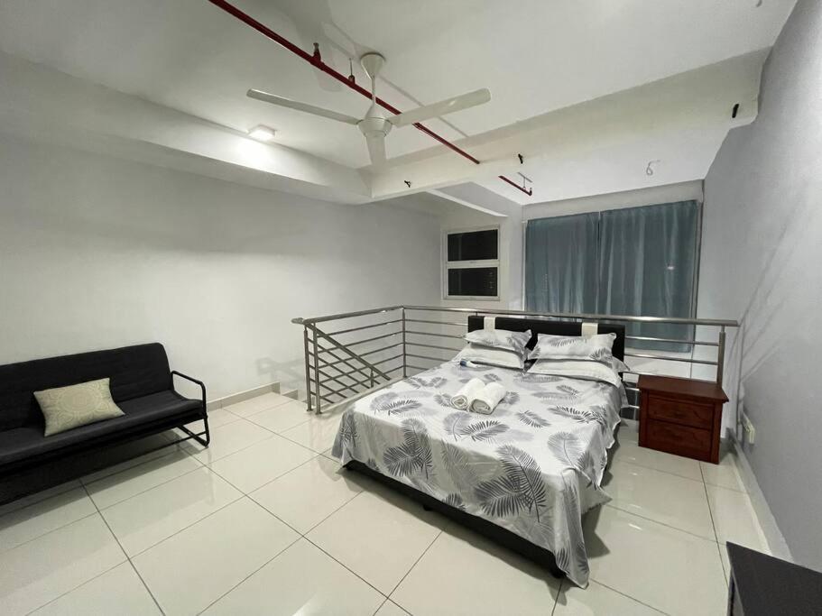Minimalist Loft5 DeCentrum WifiNetflix photo