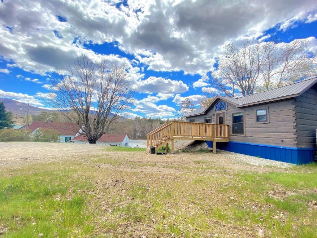 B1 NEW Awesome Tiny Home with AC Mountain Views Minutes to Skiing Hiking Attractions, Carroll