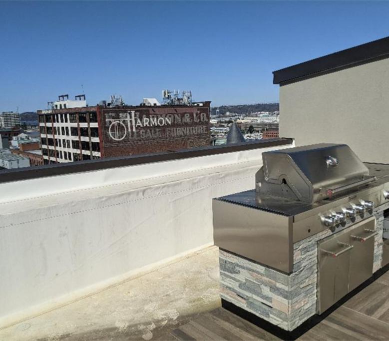 Modern Loft with Rooftop Deck Walk to Waterfront, Restaurants + Shops