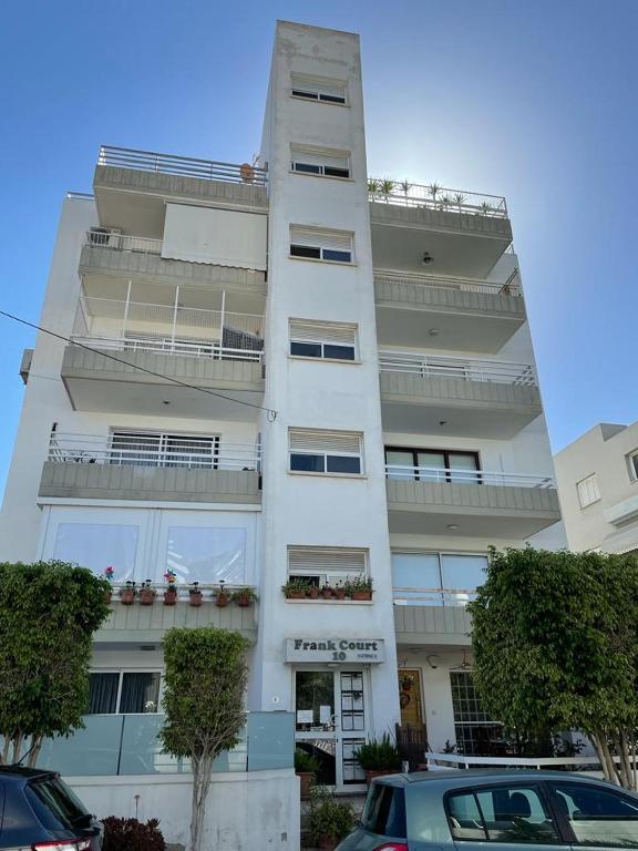 LYKAVITOS 402 Penthouse