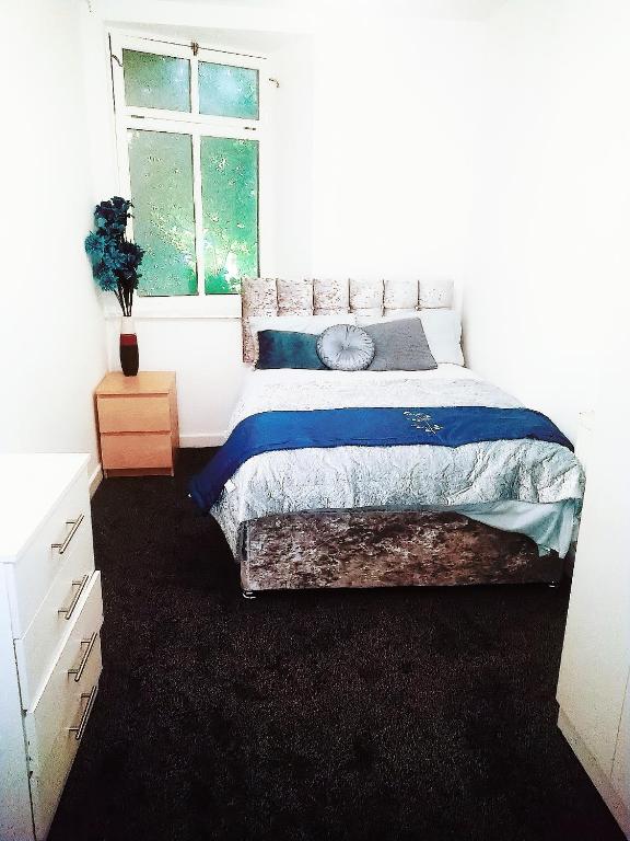COSY DOUBLE ROOM CLOSE TO UNIVERSITY OF BRADFORD AND CITY CENTRE photo