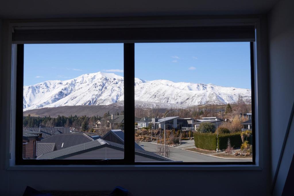 View, Bedrock - Lake Tekapo in Lake Tekapo