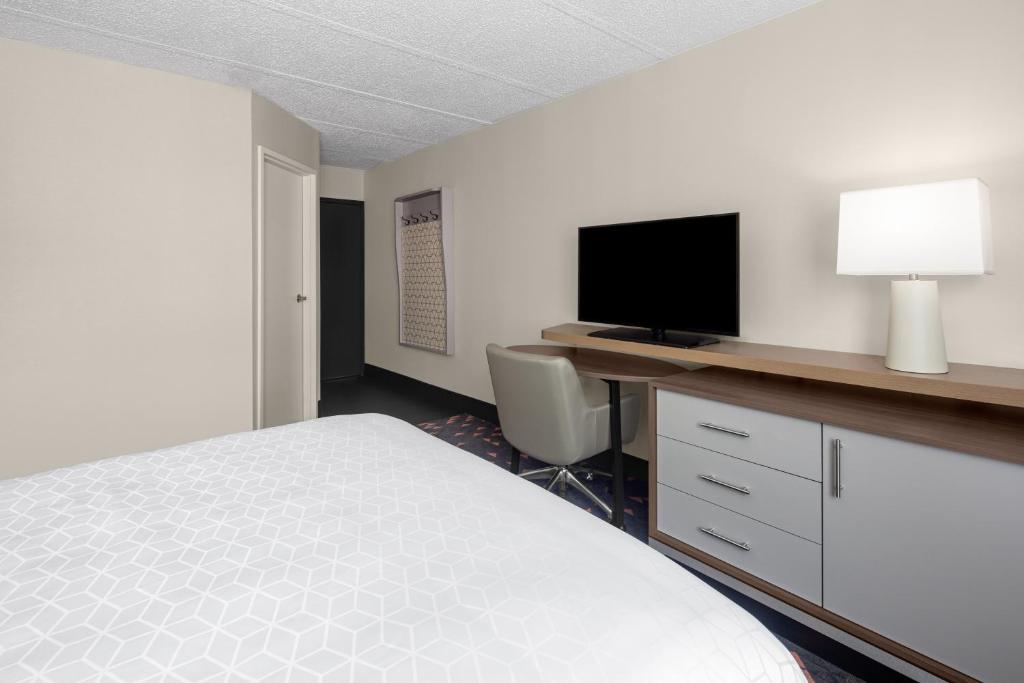 Holiday Inn Hasbrouck Heights-Meadowlands photo