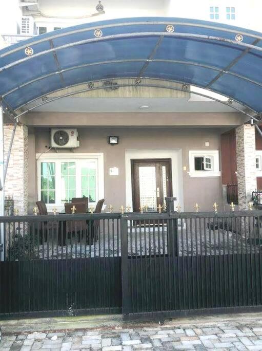 Temi's Lake view home away from home photo