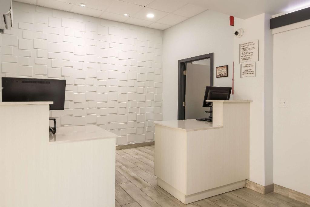 クオリティ イン ブレーデントン サラソータ ノース (Quality Inn Bradenton - Sarasota North) フロント・ロビー