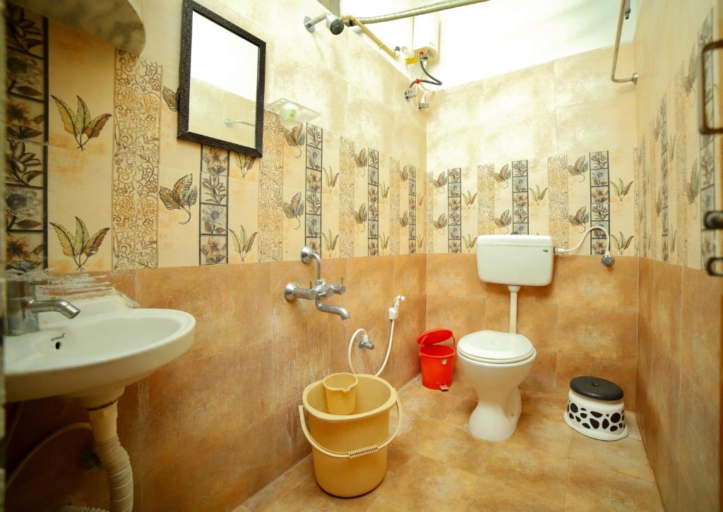 TrueLife Homestays - Comfort - Location - Service - Fast WiFi - Kitchen - Fully Furnished AC 2BHK Ap photo