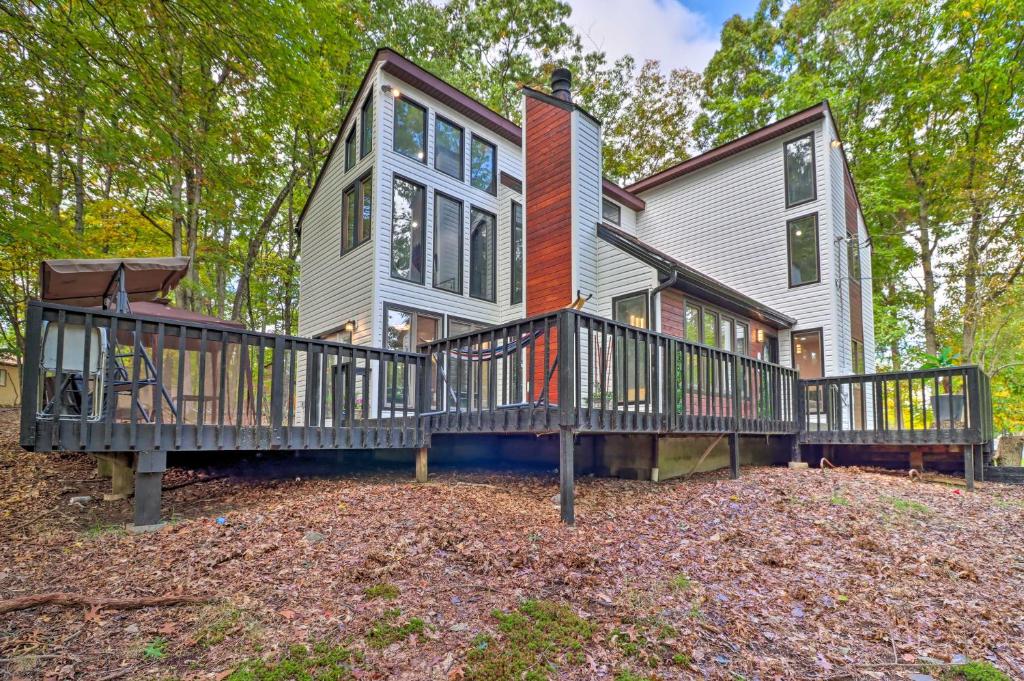 Poconos Escape with Sauna Less Than 8 Mi to Camelback Resort