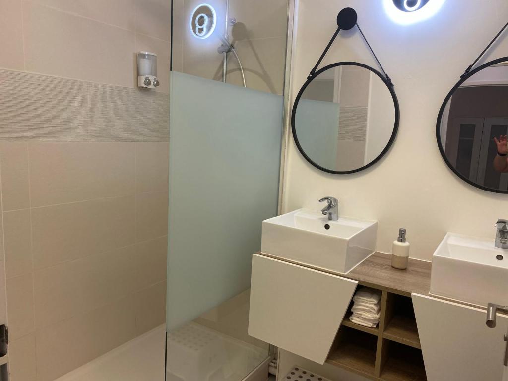 Cosy By DREAM APARTMENTS photo