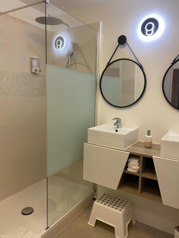 Cosy By DREAM APARTMENTS photo