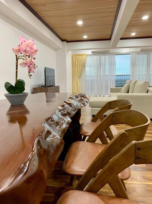 The Venus - Spacious Wooden TOP Floor Apartment photo