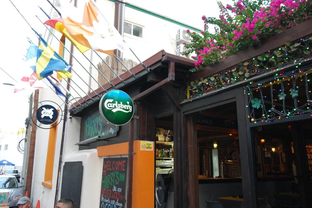 Harrys Inn Guesthouse — Hotel in Larnaca