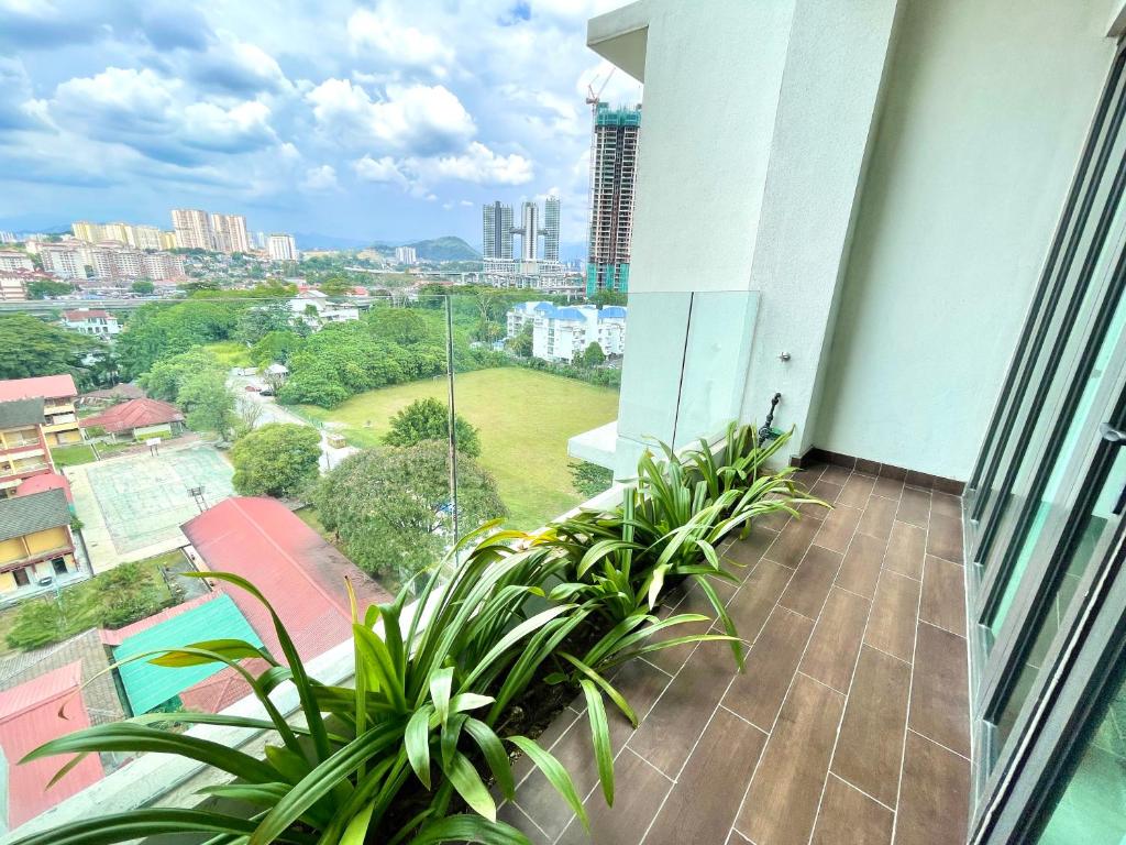 Balcony/terrace, KLCC Luxury Condo Damai 88 Near Gleneagles Hospital in Kuala Lumpur