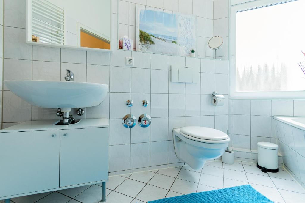 Helle Wohnung mit Balkon in grunen Innenhof - W-LAN, 4 Schlafplatze photo