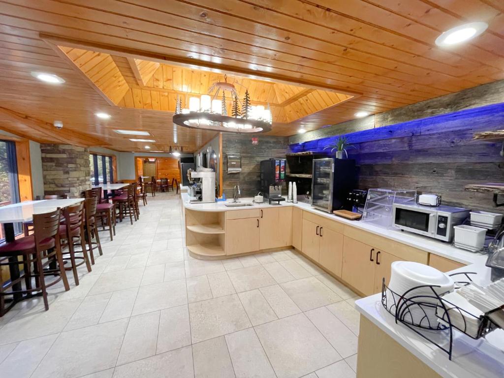 Food and beverages, Baymont by Wyndham Gatlinburg On The River in Gatlinburg (TN)