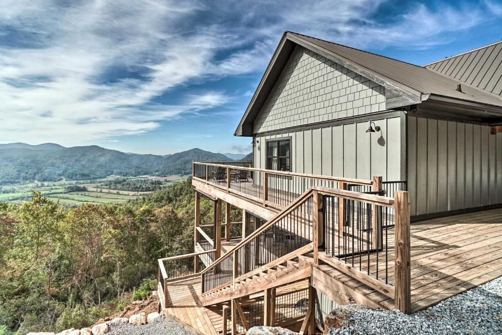 Luxury Rabun Gap Getaway with Soaring Views!, Rabun Gap