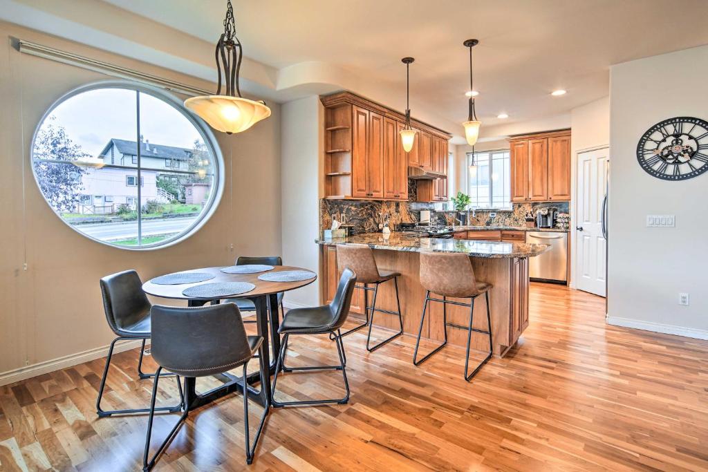 Sleek Escape with Balcony Less Than 1 Mi to 5th Avenue!, Anchorage