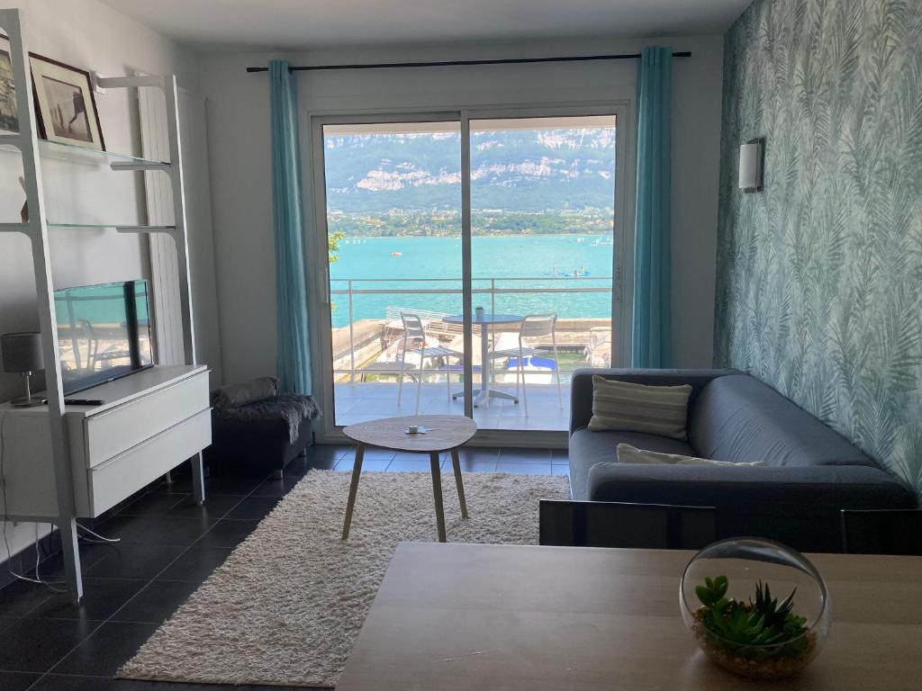 ECHAPPEE BELLE AU BORD DU LAC - 3