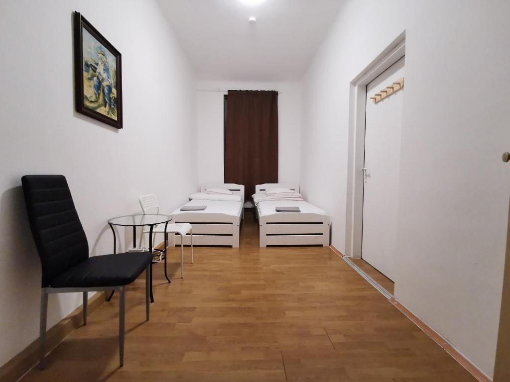 7brunnen Hostel & Guest House photo