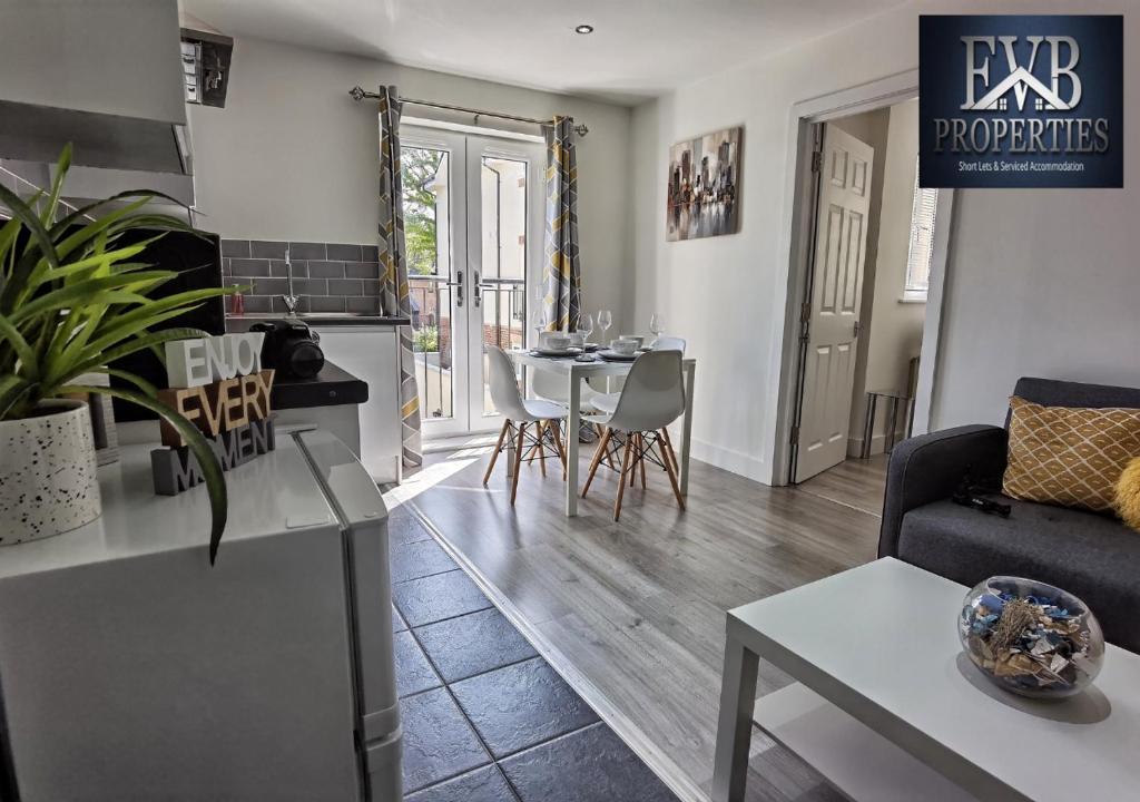 Spireview 2 Bedroom Apartment EVB Properties Short Lets & Serviced Accommodation ,Titanic City- Sout photo