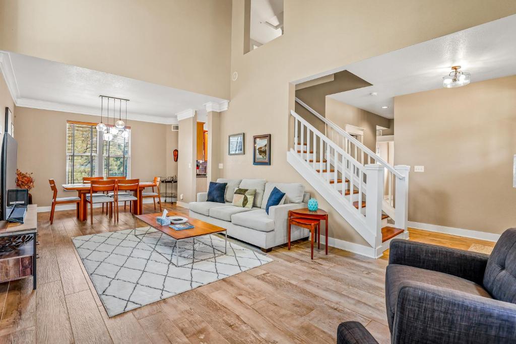 Whispering Pines, Flagstaff