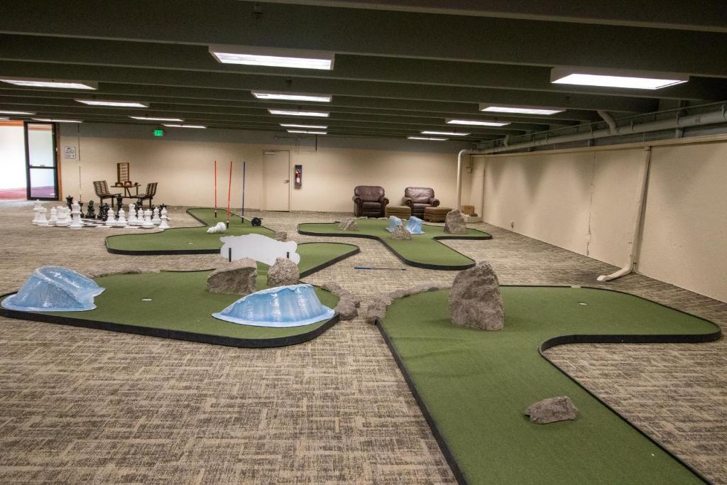 Mini golf course