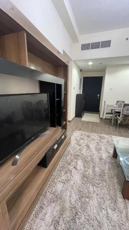 Lovely 2 bedroom with parking for rent in ajman