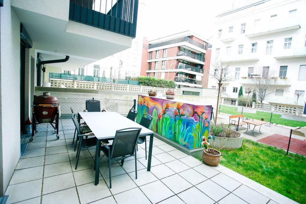 Top Central Apartment on Karlsplatz Vienna photo
