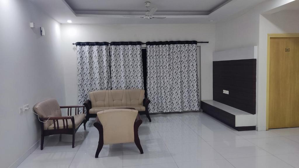 CYc 005 Udaya Elite Apartments photo