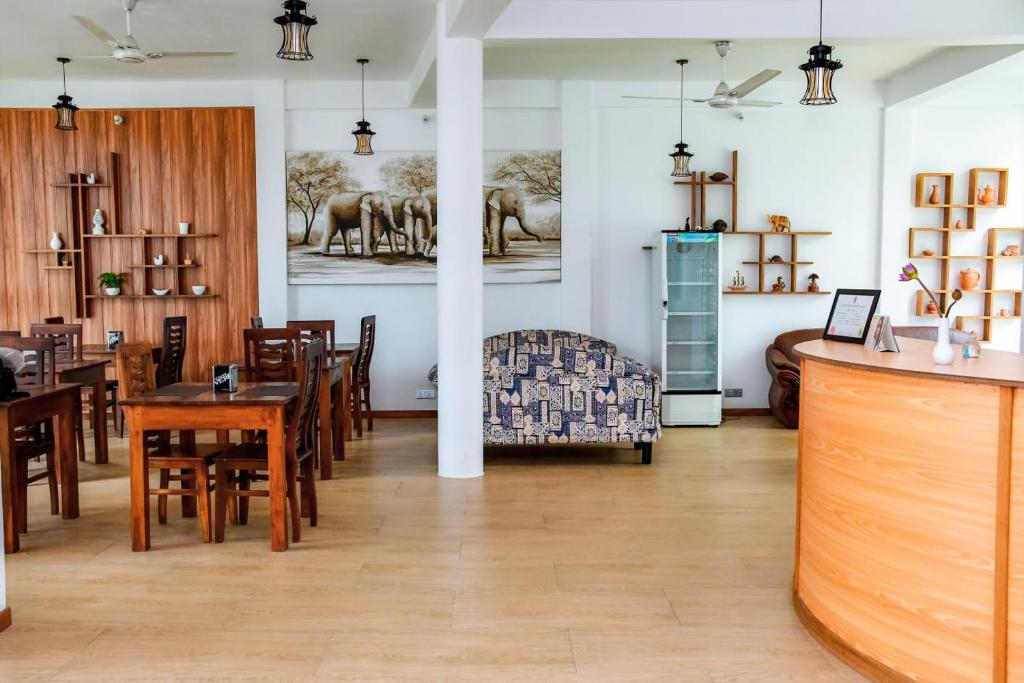 White House Hotel Mirissa photo