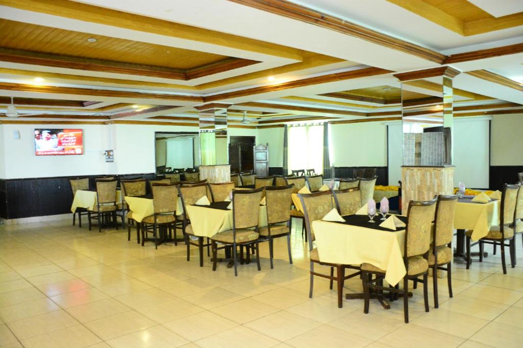 Move N Pick Hotel Murree レストラン