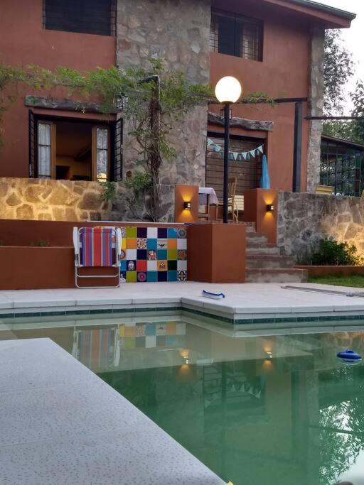 Casa con pileta y quincho en sierras chicas - 1