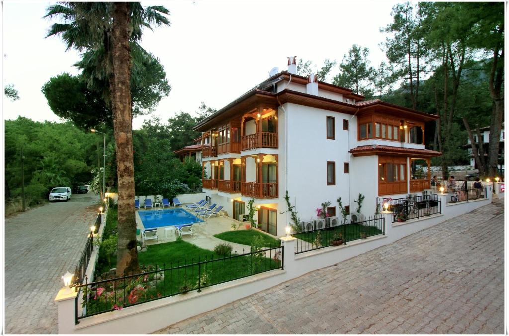 Ayka Hotel — Hotel in Akyaka