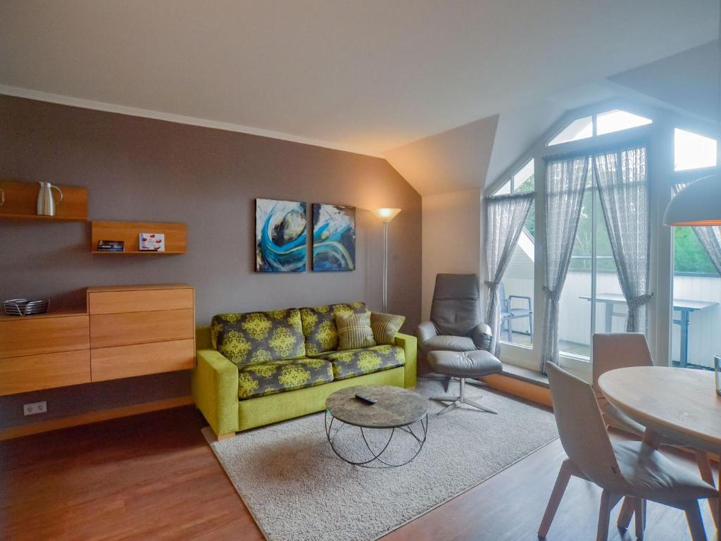 Dünenpark Binz - Komfortplus Ferienwohnung mit 1 Schlafzimmer und Balkon im Dachgeschoss 307, Binz