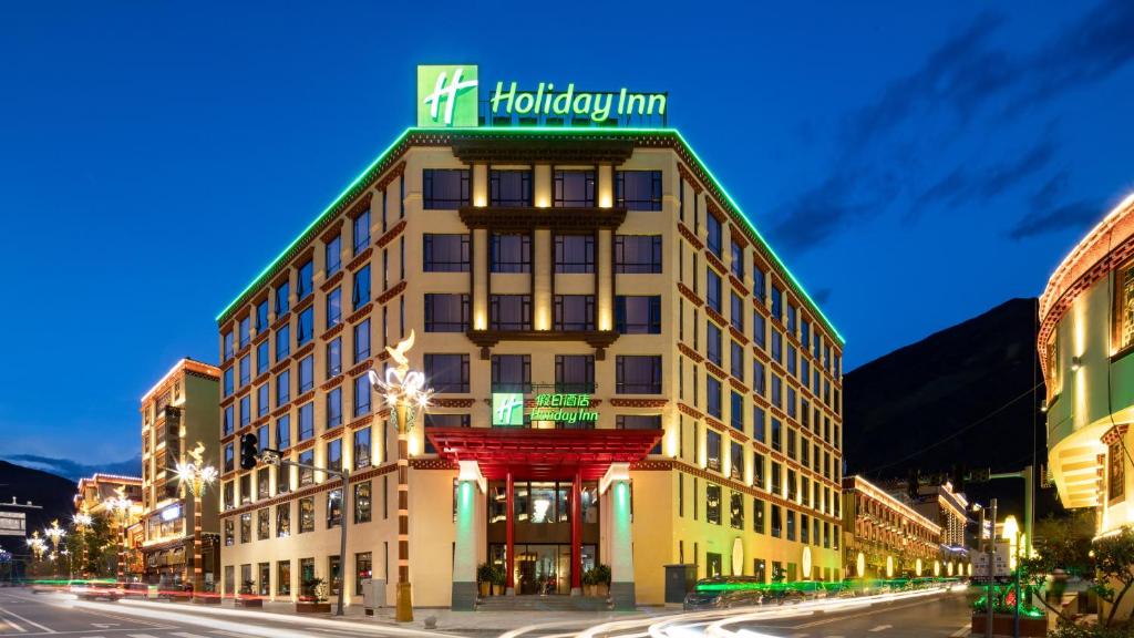 Holiday Inn Batang photo