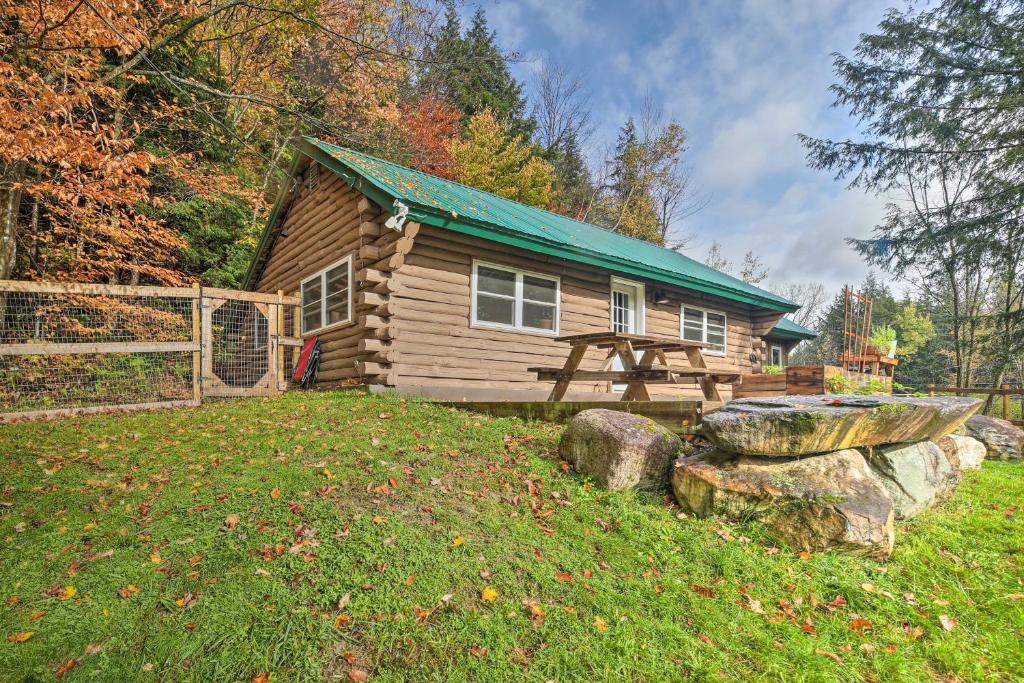 Cambridge Cabin Less Than 2 Mi to Smugglers Notch!, Jeffersonville